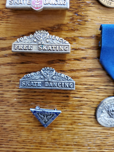 10 Different 1950's Roller Skating Award Pins, Rink Operators Medal & Ribbon - Picture 3 of 10