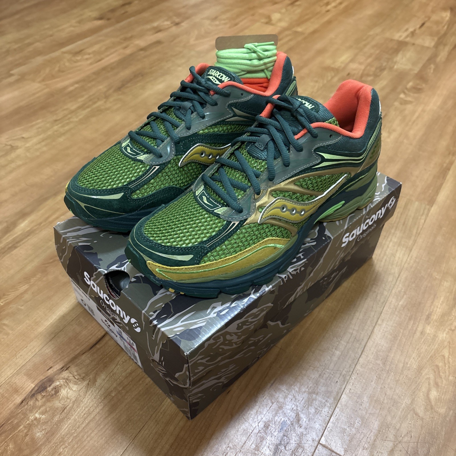 Saucony Size 10 ProGrid Omni 9 Starcow Men's Green/Orange S70860-1 thumbnail 2