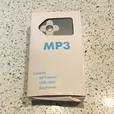 Never Used MP3 Player 1GB Multimedia Silver Bundle With Headphones NOS