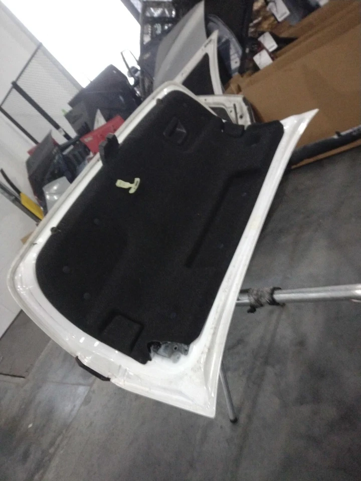 Tapa de cubierta usada se adapta a: Volvo S60 2015 sin alerón sin cámara de visión trasera encendido sin llave Foto 2 de 4