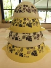 Pyrex Yellow Gooseberries Nesting Bowls (4)
