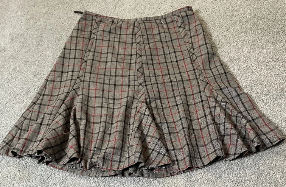 Faldas midi acampanadas a cuadros Dressbarn años 90 para mujer 16 grises rojas preppy academia carrera Foto 3 de 4