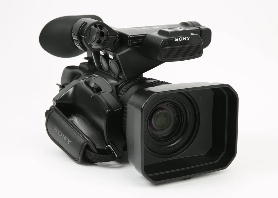 Sony HXR-NX200 4K NXCAM Camcorder with 1.0-type Exmor R CMOS Sensor - 850 Hours - Image 3 of 4