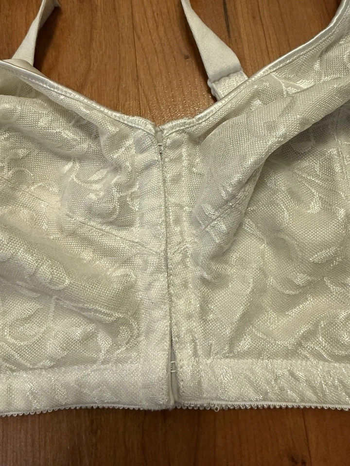 Vintage Just My Size White Bra 42DD Comfort Strap Wireless White - Image 2 of 4
