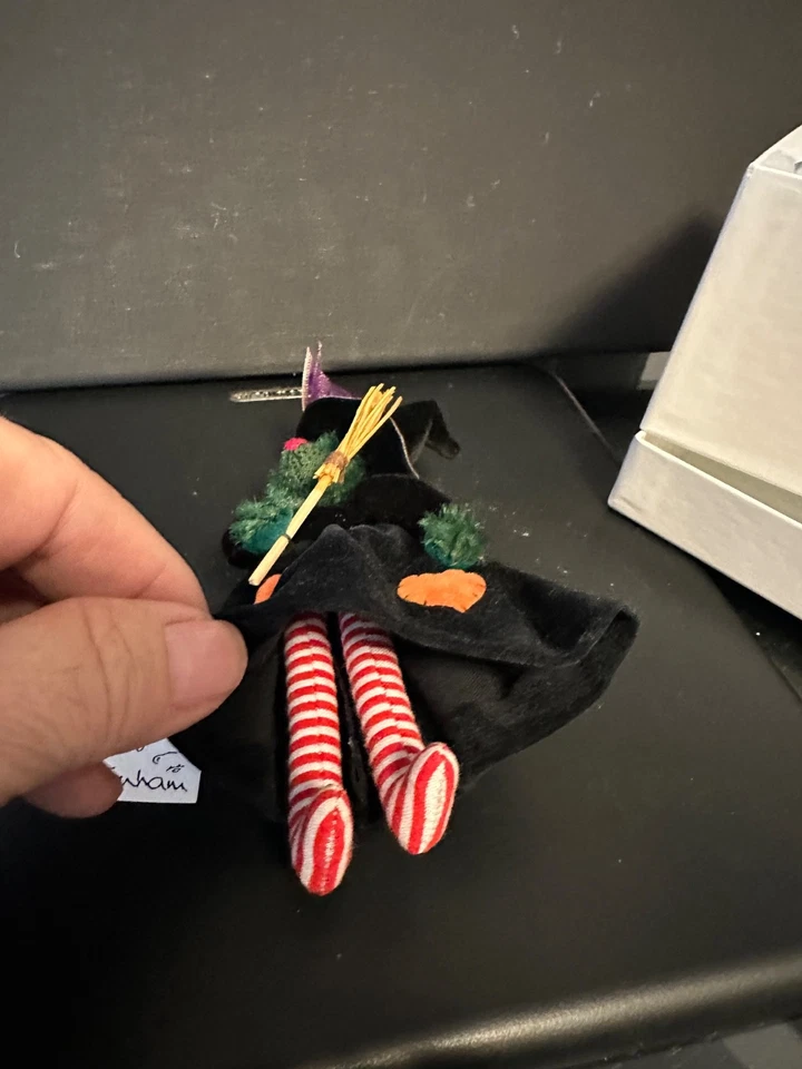 Deb Canham Bear Griselda the green Wizard of OZ Witch She is a Pin #77 of 150 - Bild 2 von 4