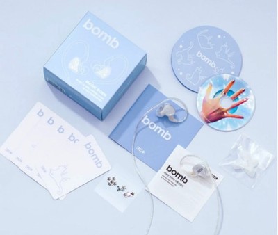 【新品未開封】ILLIT bomb Merch Ver.イヤホン+カードホルダー ILLIT BOMB 3rd Mini Album MERCH Ver/Mini CD+Earphones+3Sticker+5