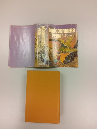 Die Drachenreiter von Pern von Anne McCaffrey 1978 Hardcover Buch Club Edition - Bild 10 von 13