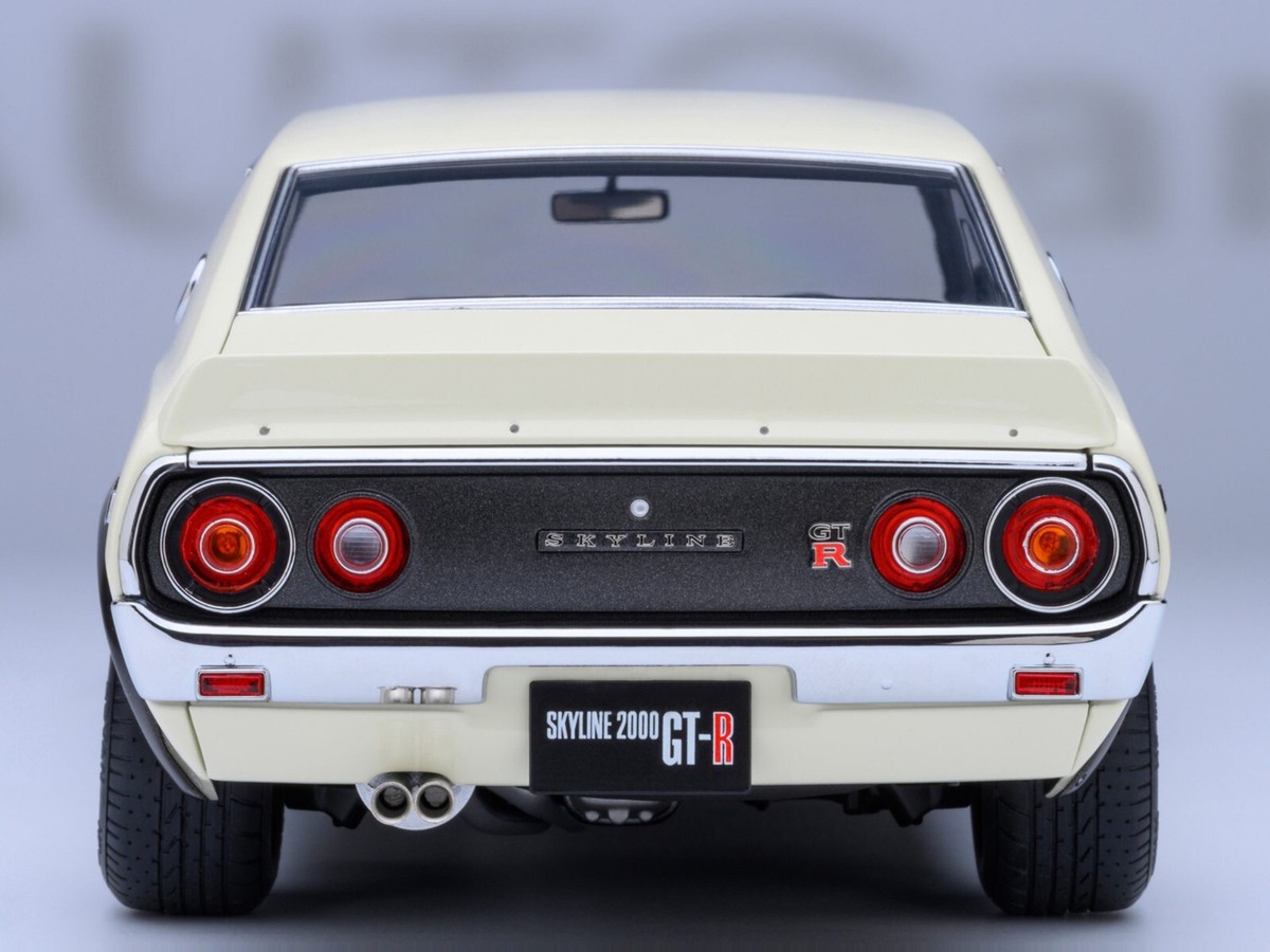 NISSAN SKYLINE 2000GT-R (KPGC110) TUNED VER. RHD WHITE 1/18 BY
