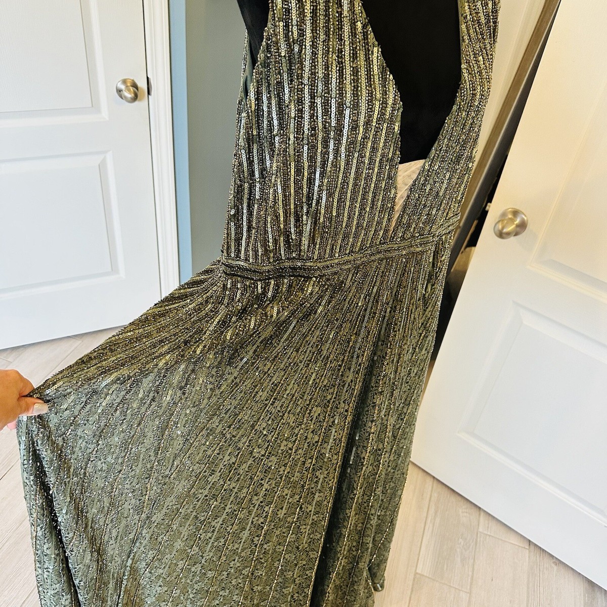 ★Mac Duggal★ Brown ビーズ装飾 Vネック マキシドレス V Neck Long Sleeve Sequin Dress with Fringe Detail - Mac Duggal