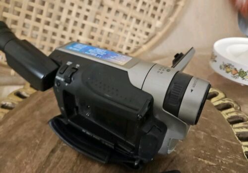 RCA CC6363 Auto Shot Camcorder Handycam w/oCharger (WithBATTERY) Not Tested - Picture 5 of 10