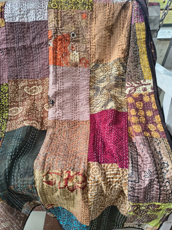 Colcha Kantha de seda vintage hecha a mano india retazos colcha manta king Foto 3 de 4