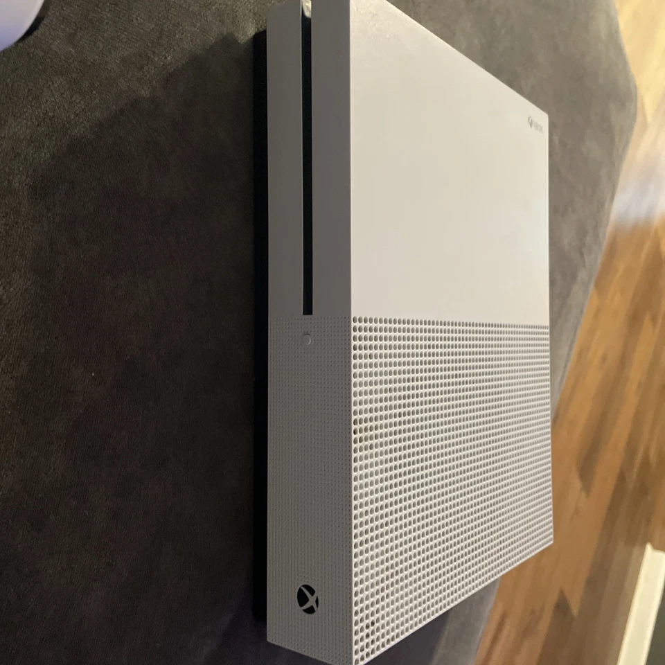 Xbox One S con dos mandos y cables probados funcionando sin problemas Foto 4 de 4