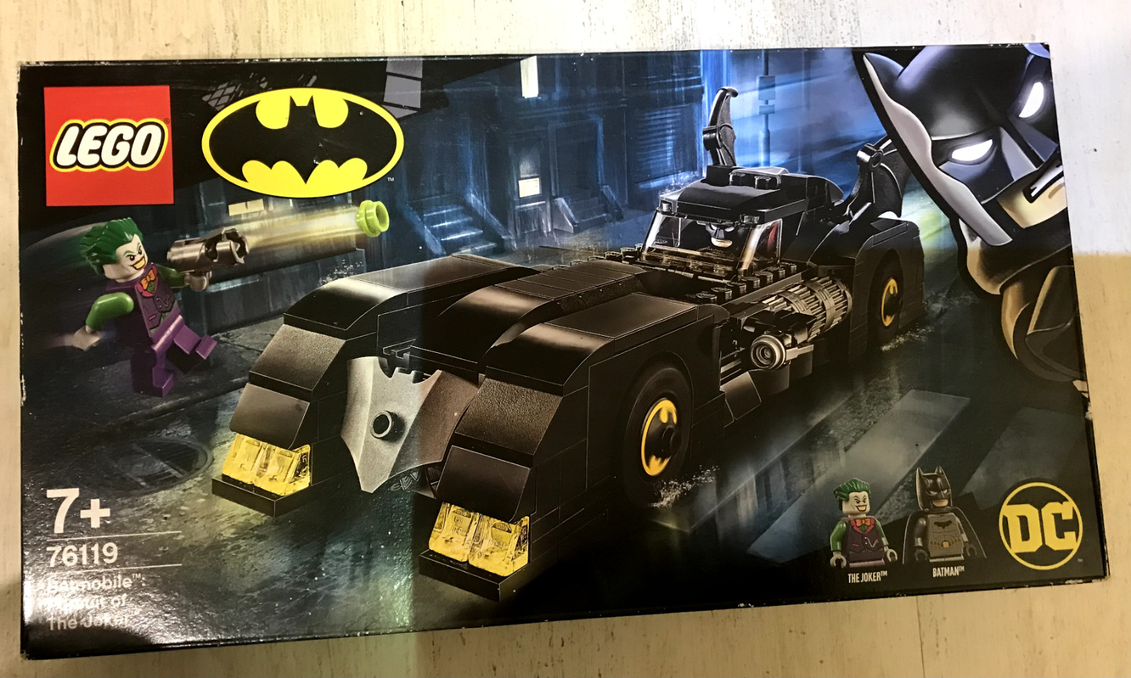 Batmobile Lego 76119 avec pot d'échappement rotatif à flamme pour traquer le Joker