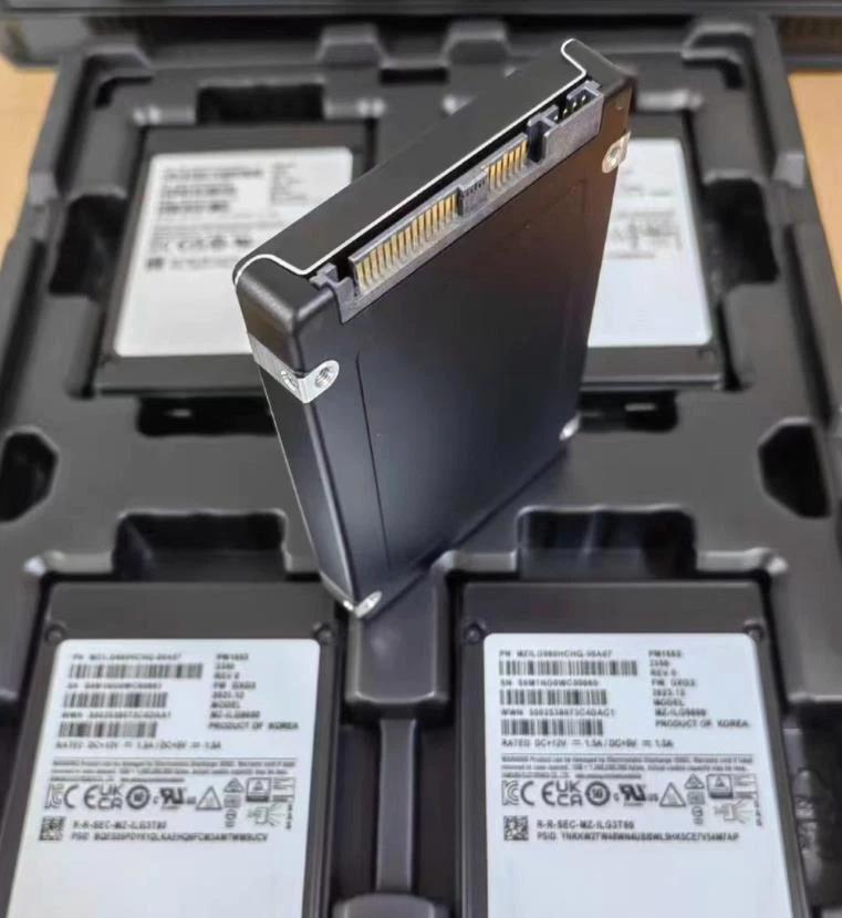 Samsung PM1653 960GB 2.5" SAS 24Gbps Server SSD MZILG960HCHQ-00A07 MZ-ILG9600 - Image 2 of 3