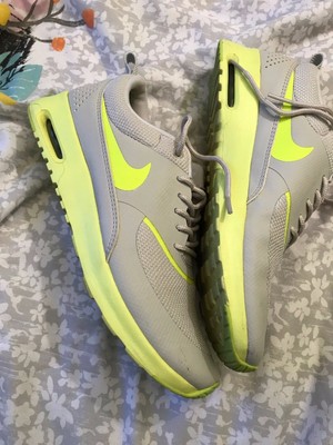 yellow nike thea