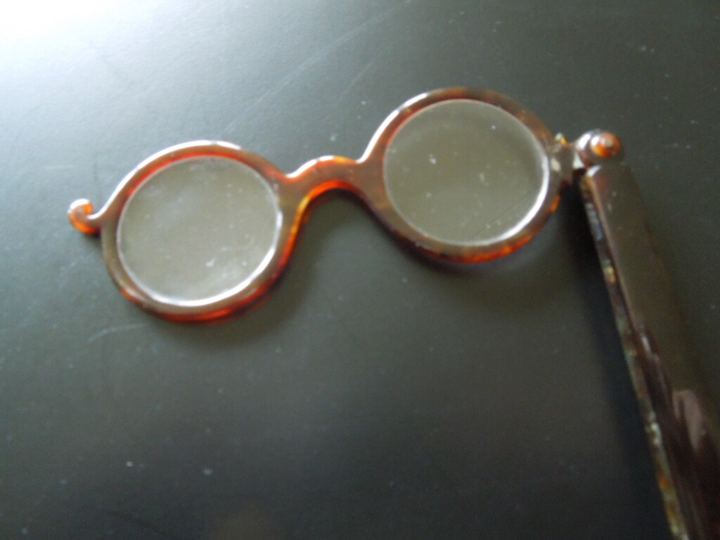 J1524 ANTIQUE VICTORIAN FAUX TORTOISE OPERA GLASSES SEE