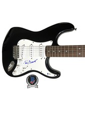 TONY BENNETT SIGNED AUTOGRAPH FENDER STRATOCASTER FULL SIZE GUITAR BECKETT BAS