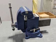 Yost Heavy Duty Tradesman Bench Vise w/ Swivel Base and Pipe Jaws 56399