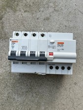 Interruttore Magnetotermico Differenziale Trifase Merlin Gerin C60a C10 4P 30mA