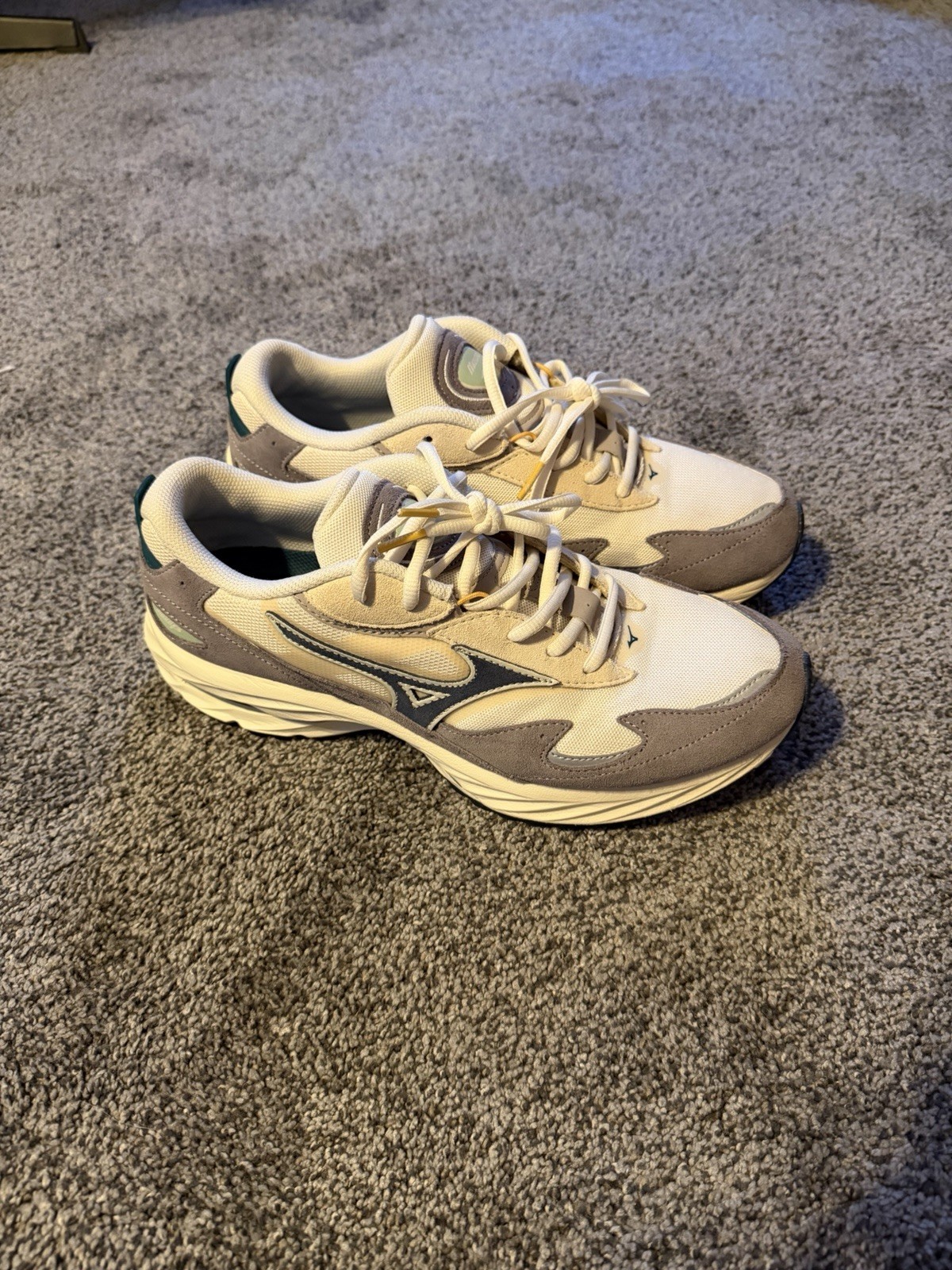 Men’s Mizuno Wave Rider Beta Lifestyle Shoe Grey/Green US Size 9.5