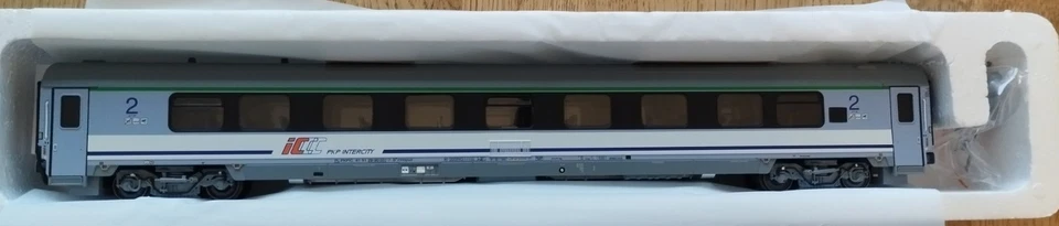 ACME PKP 90164 IC 61 51 29-90 031-7 2 Class Open Plan Coach - Image 2 of 4