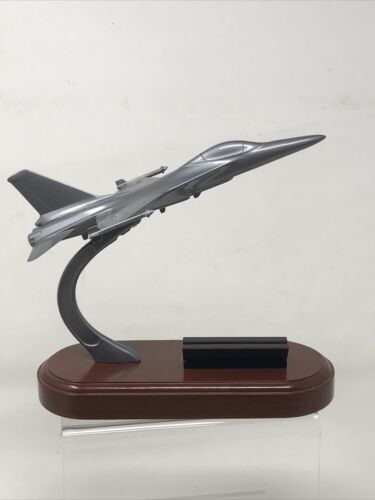 IDF Taiwan Air Force Fighter Jet Model on Wood Base IDF AIDC F-CK-1A Plane - Picture 4 of 10