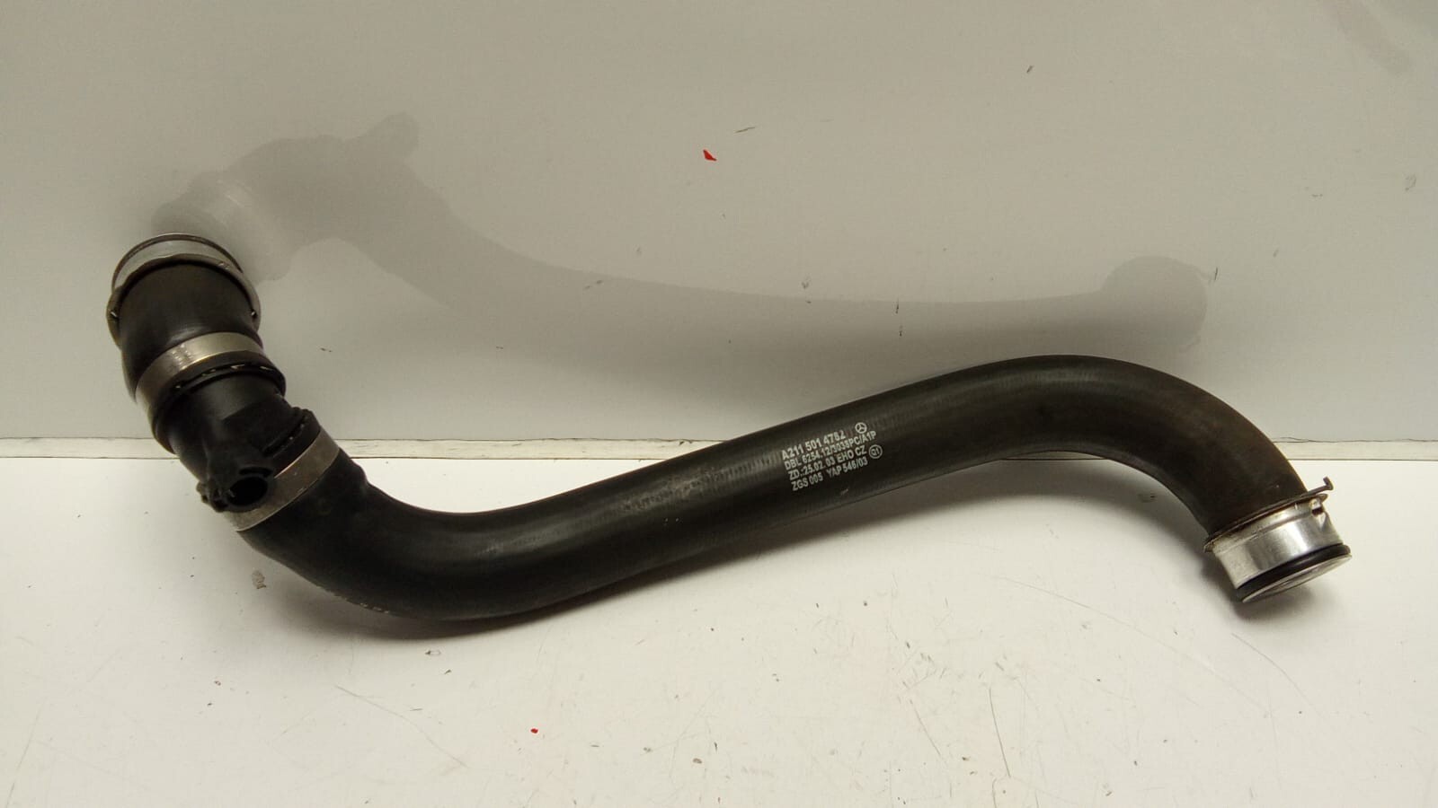 Kühlerschlauch für Mercedes C219 CLS280 CLS300 CLS350 W211 S211 E230 E280 E350