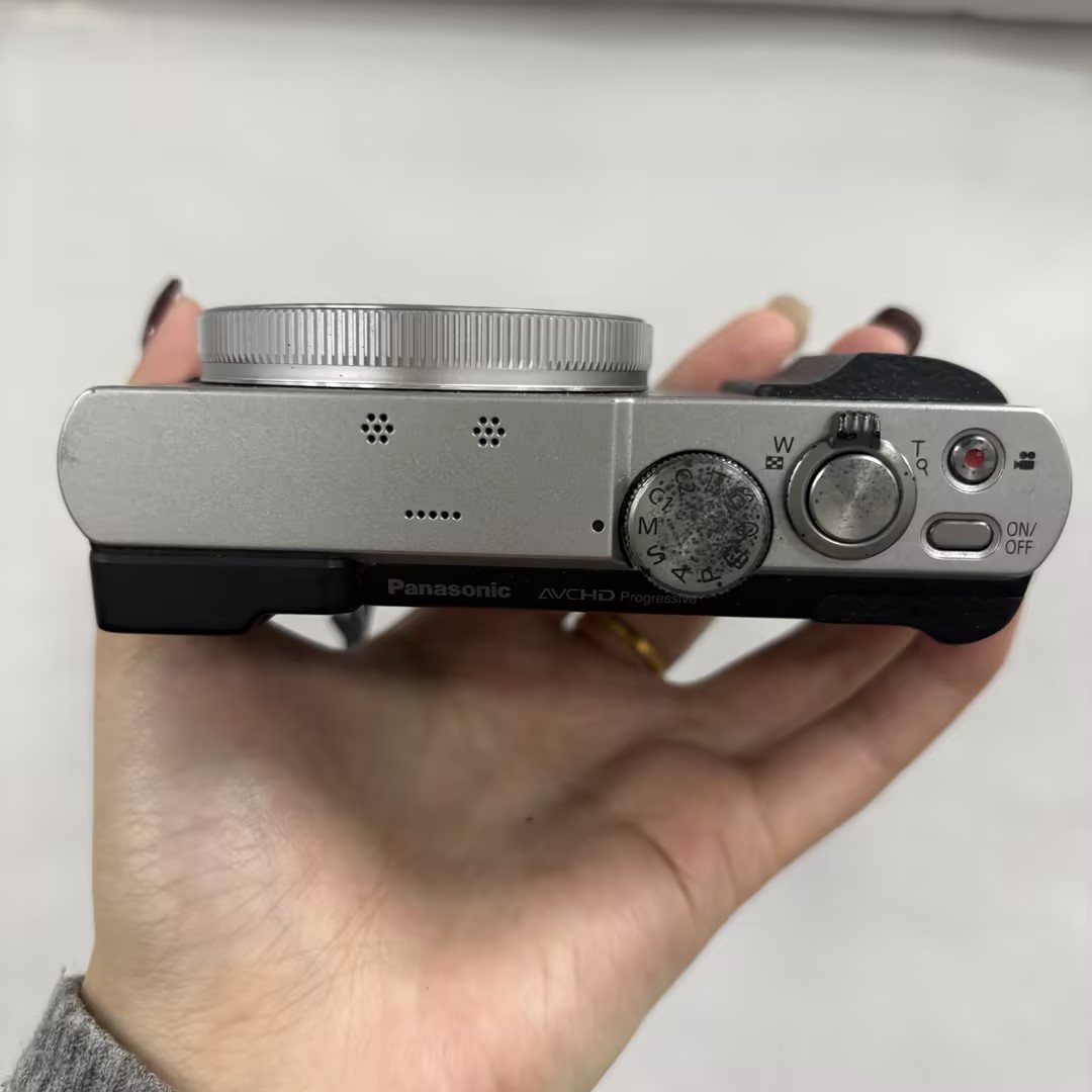 Panasonic LUMIX DMC-TZ70 Silver Compact Camera 30x Zoom Leica Lens