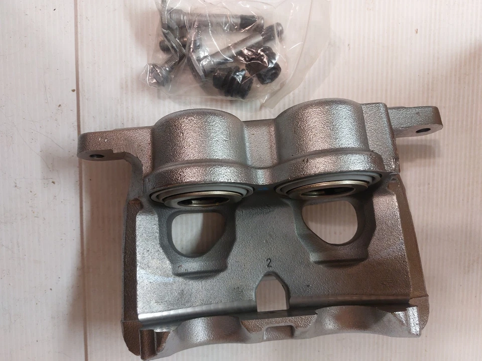 2020-25 Chev GMC Silverado Sierra 2500/ 3500HD Left Front Caliper, GM 13543458 - Image 2 of 4