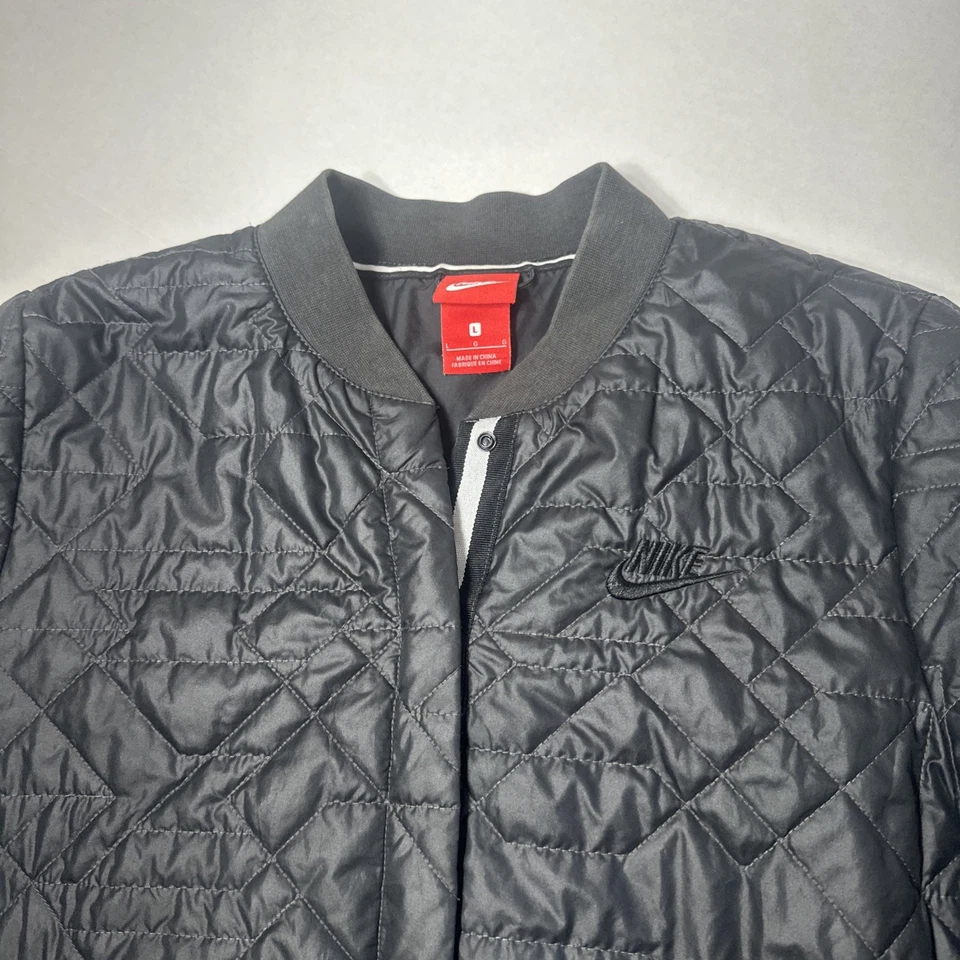 Chaqueta Nike Red Tag para mujer grande negra acolchada con botones a presión bolsillos abullonados Foto 3 de 4