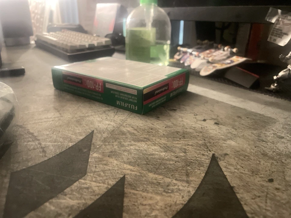 Película a color instantánea profesional Fujifilm FP-100C ISO 3,5x4,2 pulgadas caducada 2017-05 Foto 4 de 4