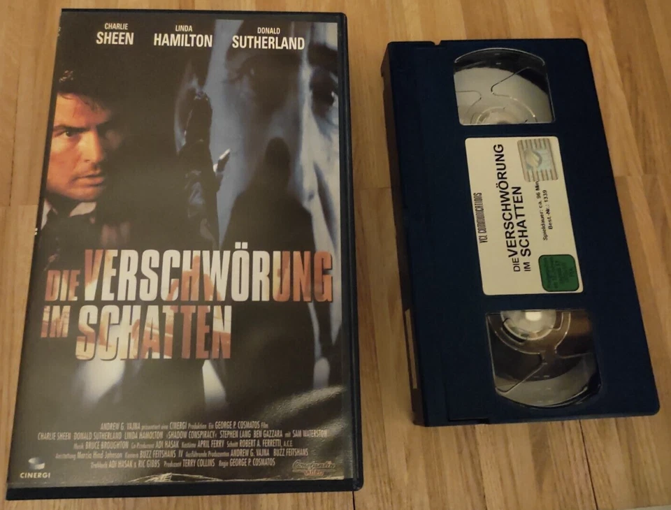 VHS DIE VERSCHWÖRUNG IM SCHATTEN Charlie Sheen Donald Sutherland Großbox VCL - Bild 2 von 4