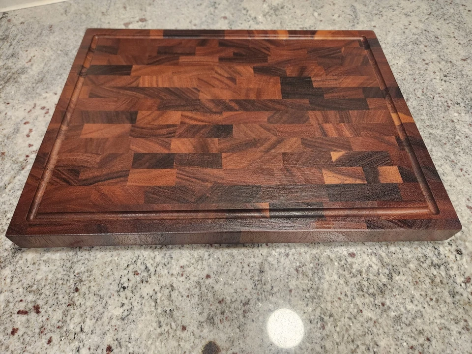 Walnut end grain cutting board 17x13x1.25 - Image 4 of 4