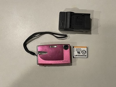 Fujifilm FinePix Z20fd 10.0MP Digital Camera Pink w/3x Zoom Bundle