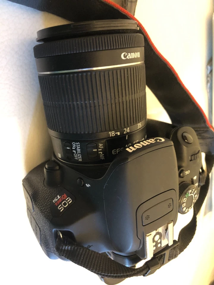 Canon EOS Rebel T5i with 18-55mm Lens ,charger and battery and bag - Image 4 of 4