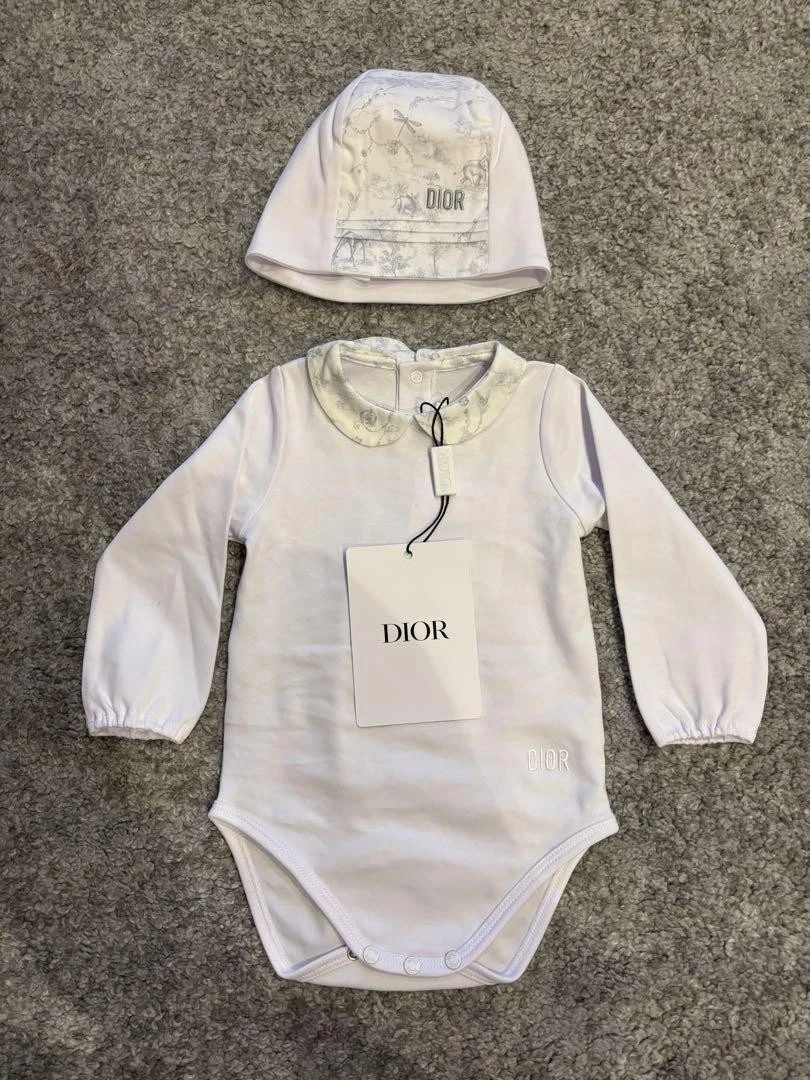 Coffret cadeau style chapeau barboteuse bébé DIOR