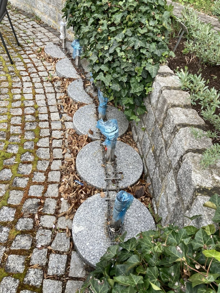 Schirmständer mit Granitsockel