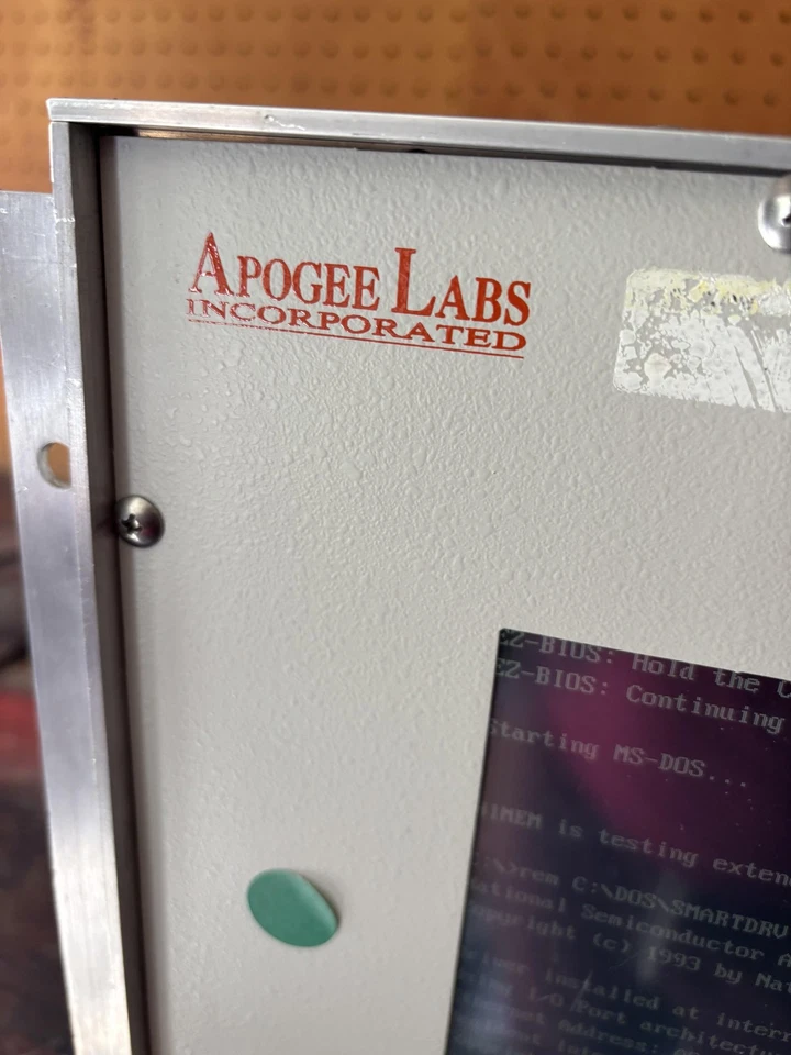 Apogee Labs 2208 CDMS Formateador de Datos de Seguimiento Montaje en Rack Botas Probadas de Potencia v2.5 Foto 3 de 4