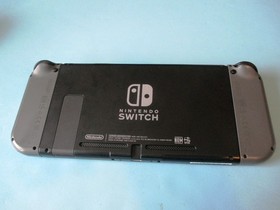 Nintendo Switch System 32GB Console w/Gray Joy-Cons +Charger + Dock & Extras