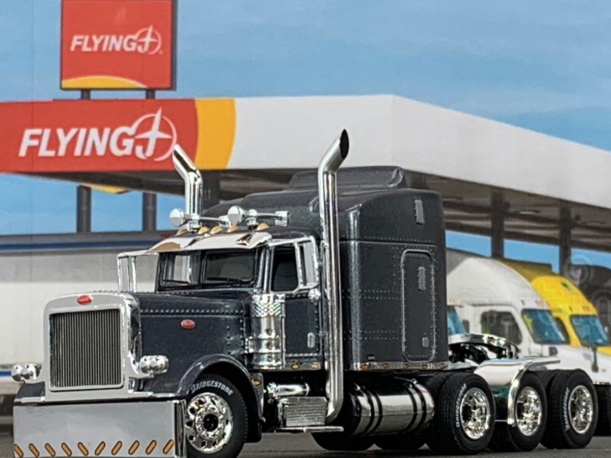 1/64 DCP GUN METAL PETERBILT 389 TRI AXLE W/ 63