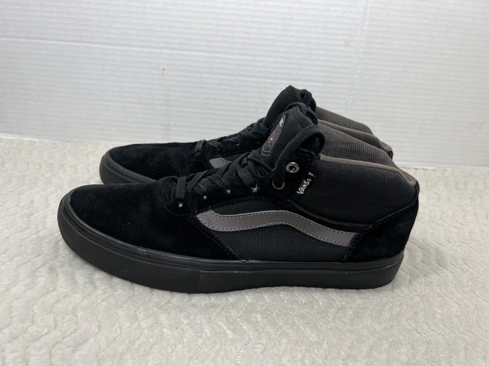 Vans Gilbert Crockett Pro Mid Mens 10.5 Shoes Black Suede Classic Skate Sneakers