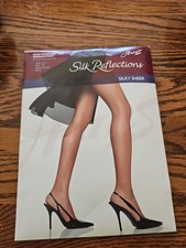 Hanes Silk Reflections Silky Sheer 715 Sz EF Barely Black Sandalfoot Non-Control