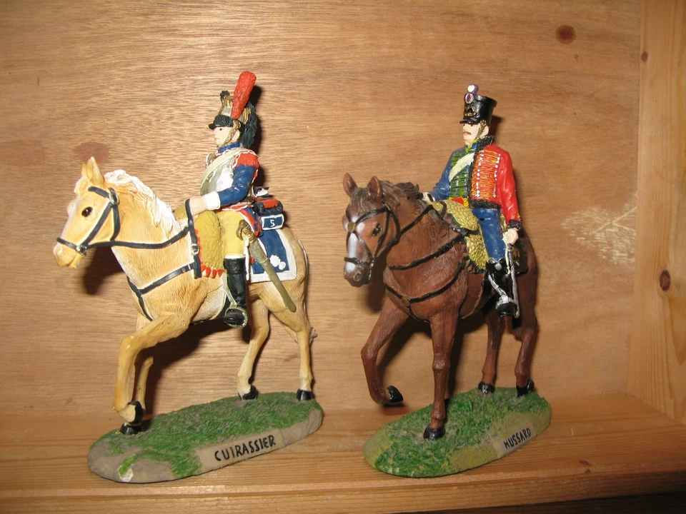 2 grands soldats en résine cavaliers Napoléon figurine hussard cuirassier - Photo 2/3