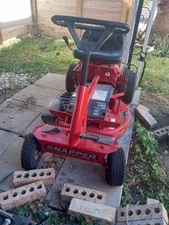 Snapper 28 Hi Vac riding mower (PARTS OR REPAIR) PICK UP ONLY SOUTH TEXAS