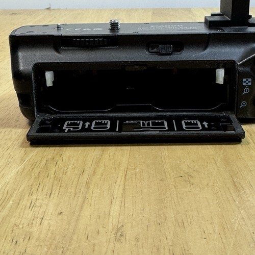 Genuine Canon BG-E6 Battery Grip for EOS 5D Mark II + 1 Aftermarket Battery - Picture 6 of 12