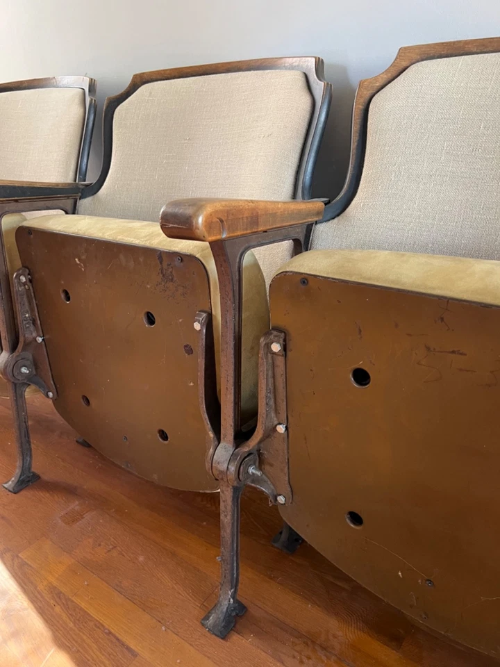 Beautiful Antique 1900s Cast Iron and Wood Theater seats 4, Very Confortable - Image 4 of 4