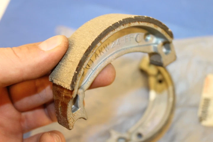 Kit de zapatas de freno OEM YAMAHA XT225 TTR-90E TTR110E Y-Zinger PW80 4BE-W253E-00 Foto 4 de 4