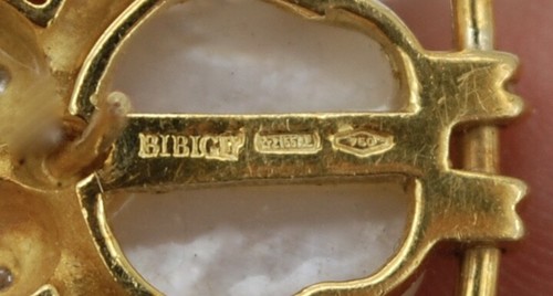 BROCHE PIN BIBIGI ORO AMARILLO 18K Y DIAMANTE BÚHO JALEA MADRE DE PERLA BÚHO - Imagen 3 de 5