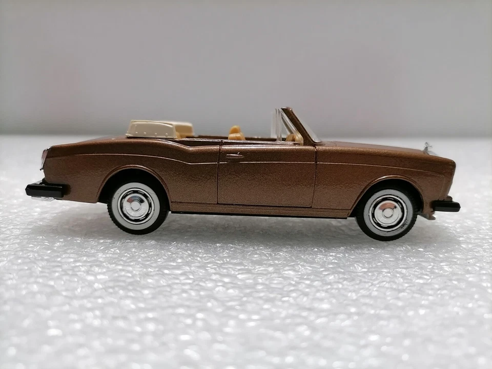 ROLLS-ROYCE Corniche  - Vintage 1:43 Scale model  , Solido Made in France 1988 - Image 3 of 4
