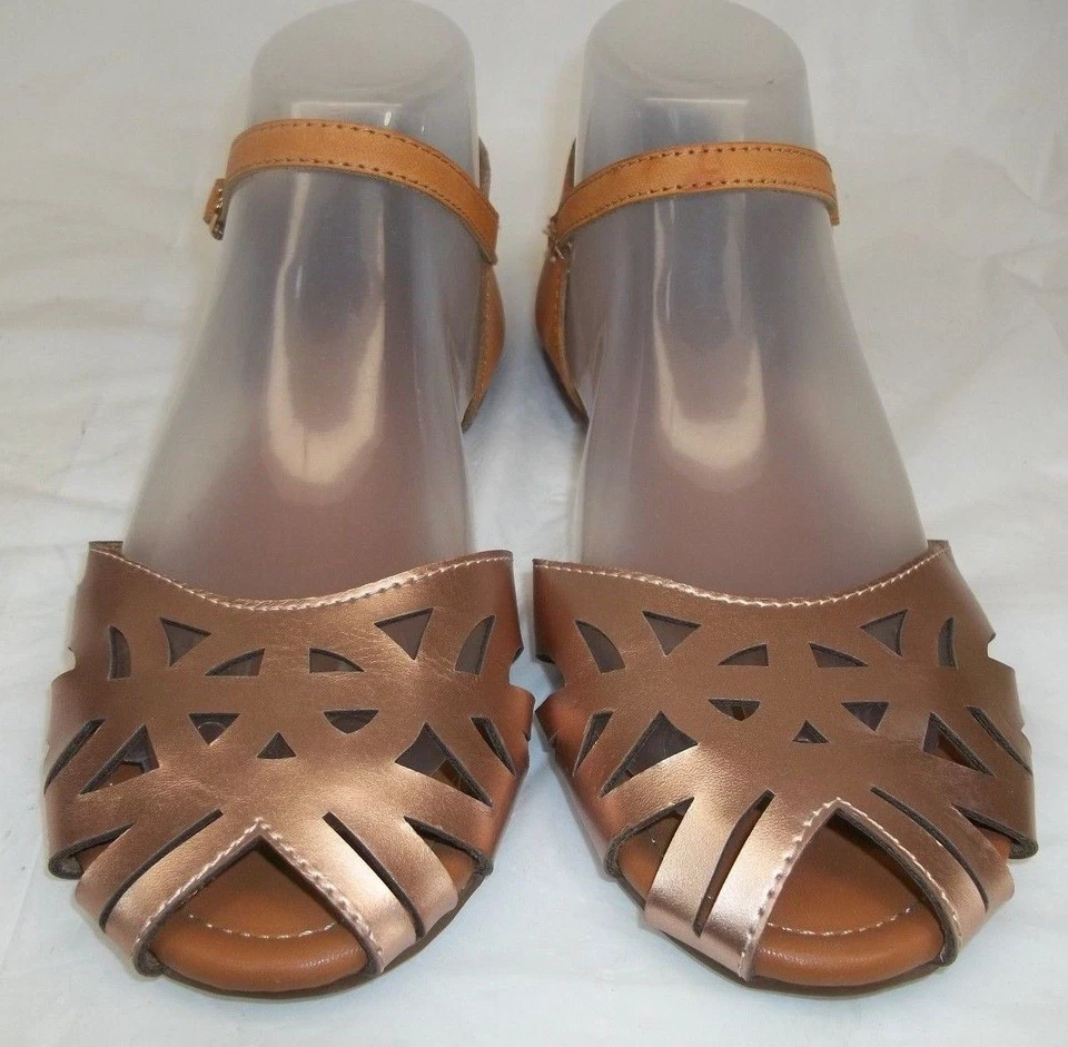 Wanted ZUMA Womens Shoes US 7 Bronze Vegan Buckle Ankle Strap Flats Sandals - Image 4 of 4